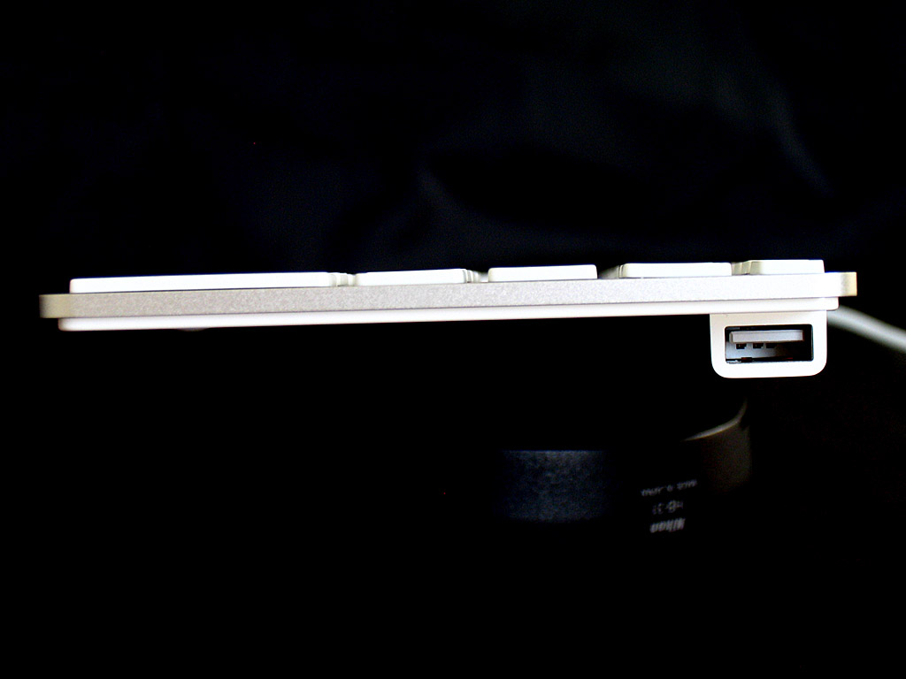 imac-slim-keyboard-3.jpg