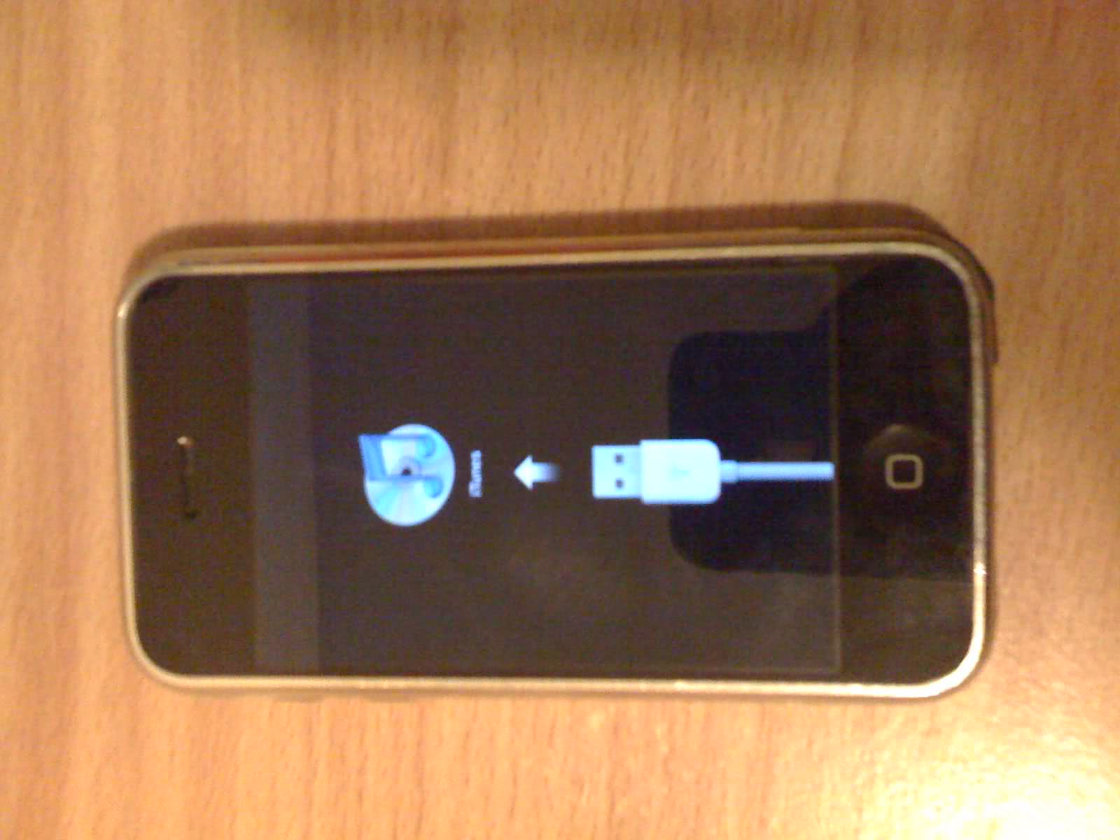 Iphone 2 новый. Айфон 2 g комплектация. Iphone 2g ДНС. Коробка iphone 2g. Iphone 2.