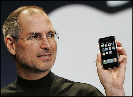 steve_jobs_holding_iphone.jpg