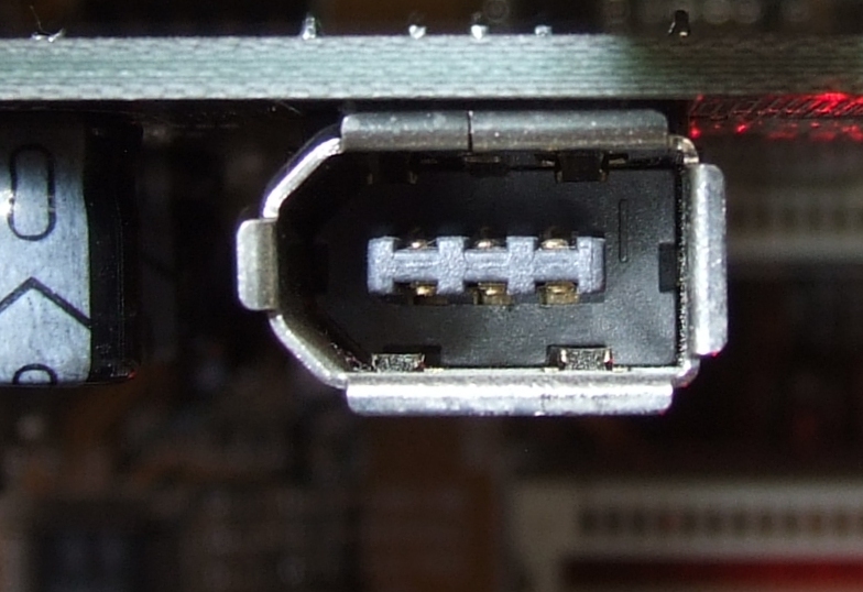 FireWire_gniazdo.jpg