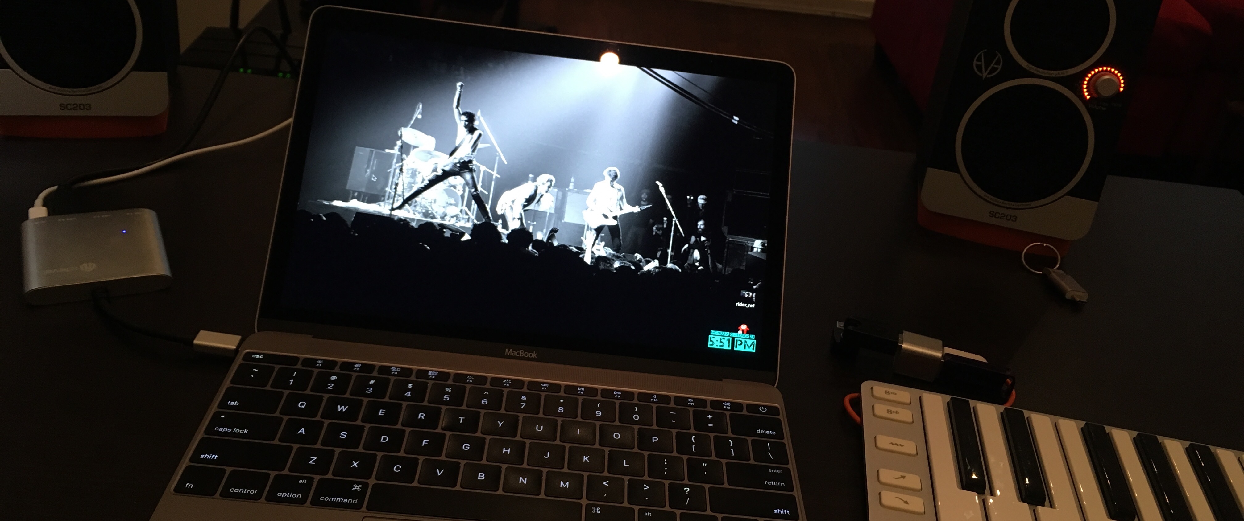macbook.jpg