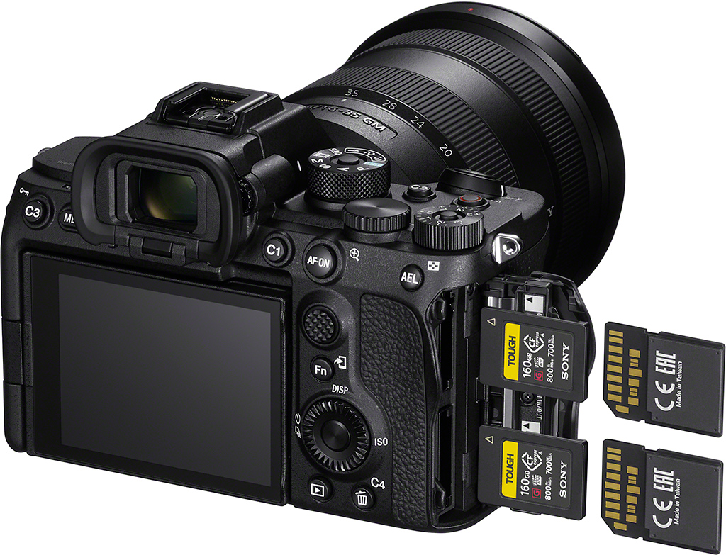 ZPR-sony-a7s-iii-cardSlots.jpg