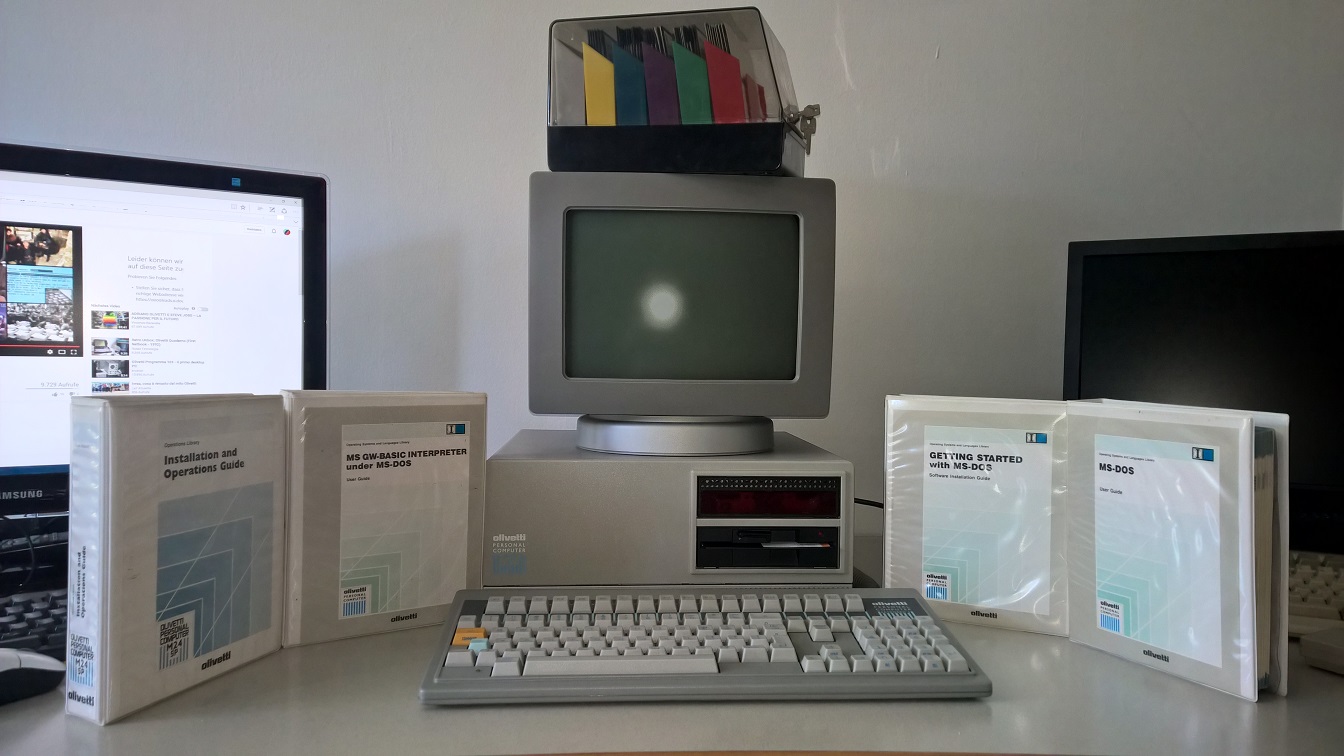 Olivetti_M24SP_with_manuals.jpg