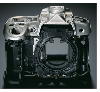 D7000_Mgbody.jpg