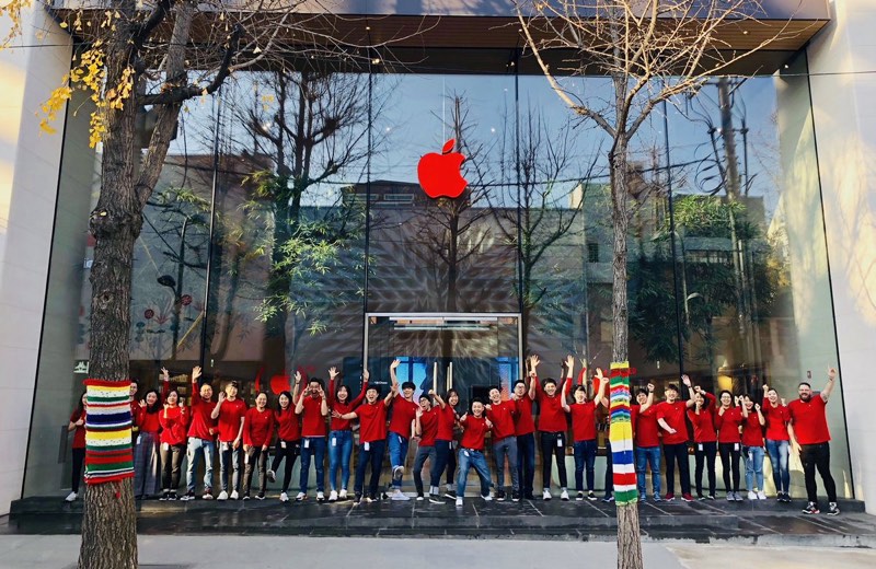 applestoreworldaidsday1.jpg