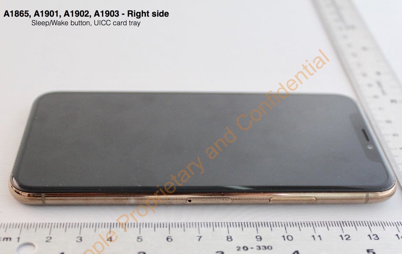 applegoldiphone2.jpg