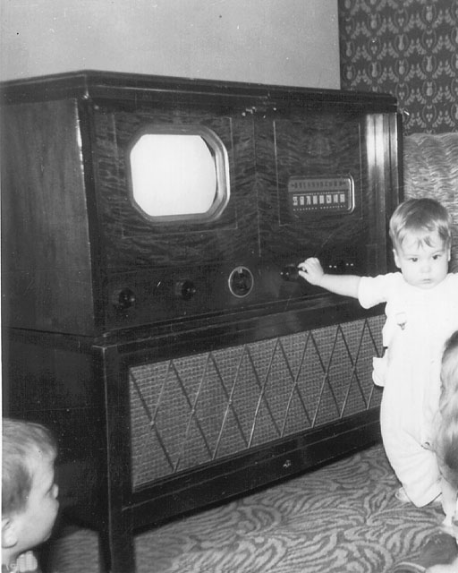 first-tv-set-images-by-thephora.jpg