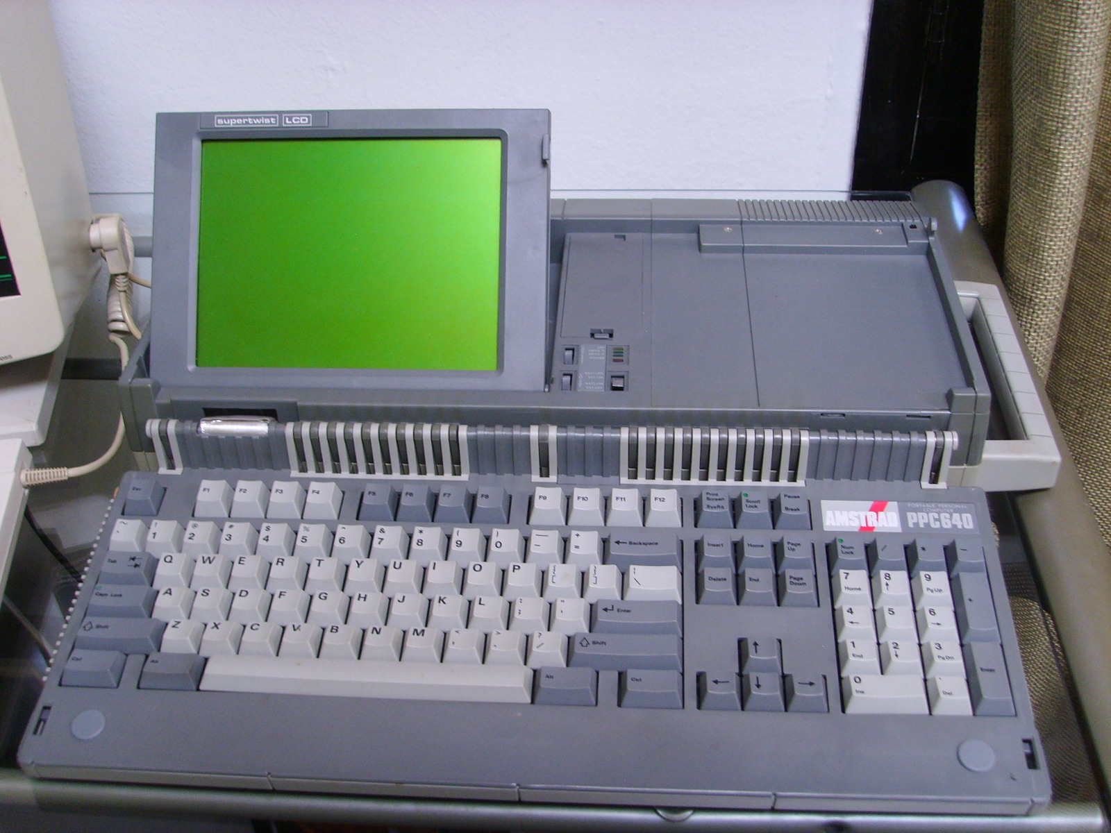 amstrad_ppc640_front.jpg