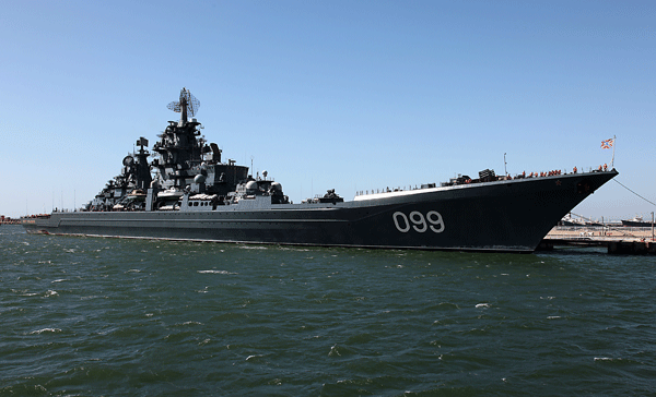 Russian_Battle_Cruiser_Pyotr_Velikiy.gif