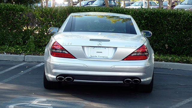 ht_steve_jobs_car_jef_111028_wmain.jpg