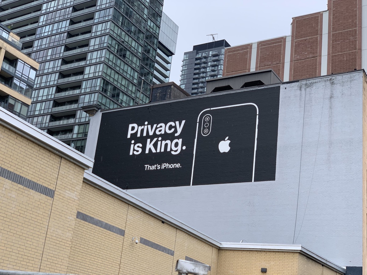 apple-billboard-privacy-canada.jpeg