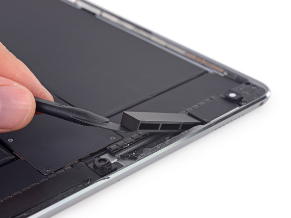 iFixit-10-5-inch-ipad-pro-plastic-blocks.jpg