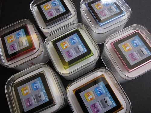 104709-6gen_ipod_nano_unbox_colors.jpg
