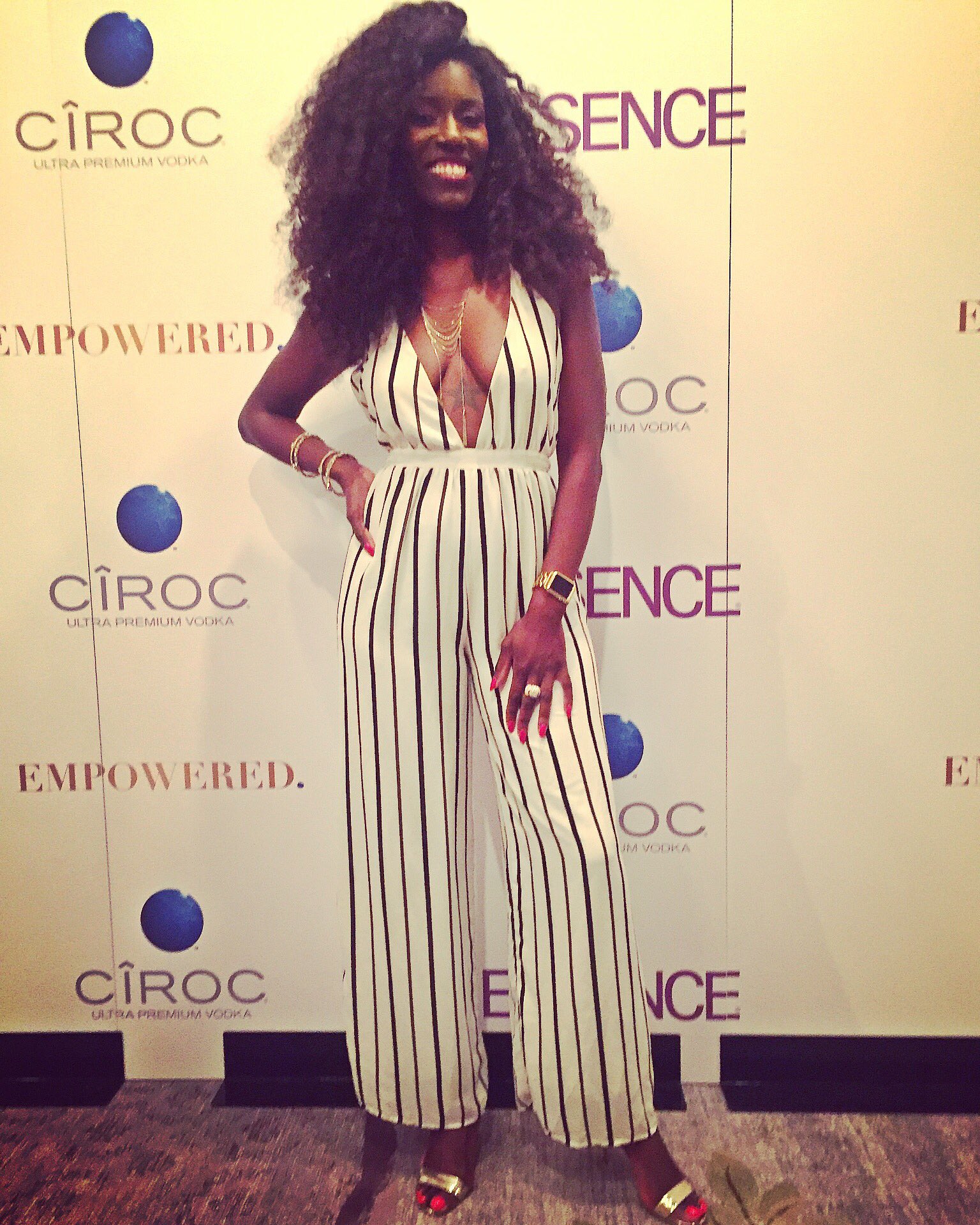 CmYkqbDUMAAp_k8.jpg:large