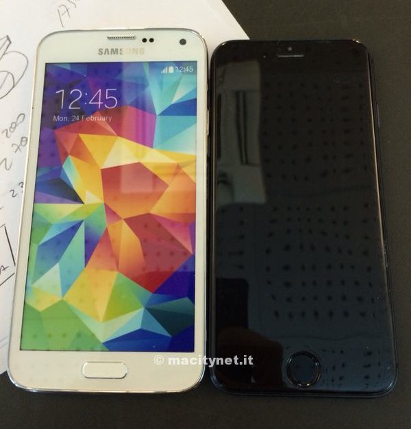 iphonemockupvsgalaxys5.jpg