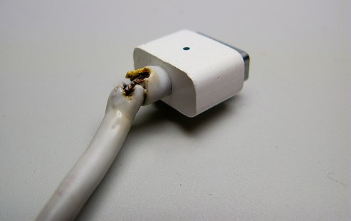 apple_magsafe_fire.jpg