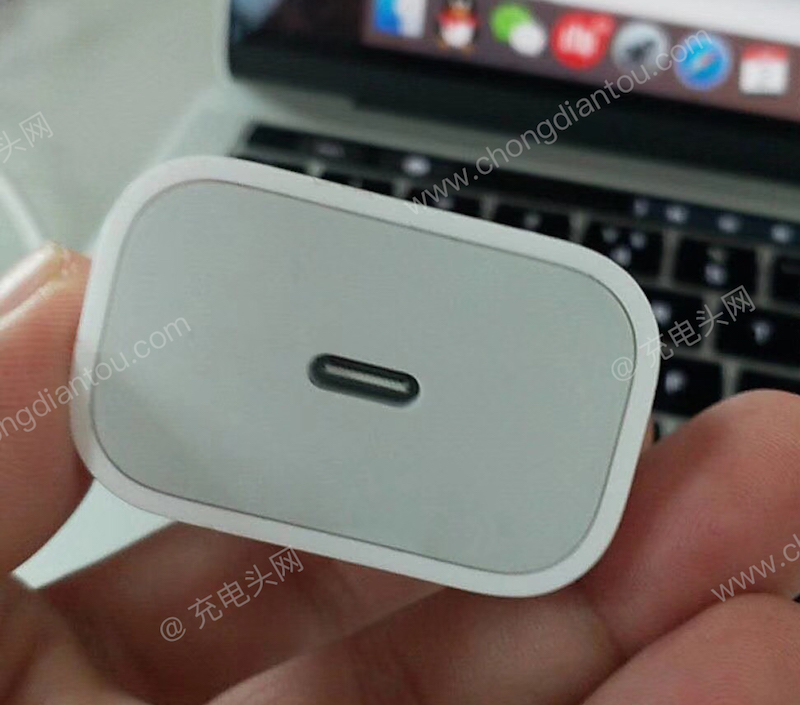 apple_18w_charger_port.jpg