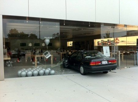 apple-store-car-crash-1-450x335.jpg