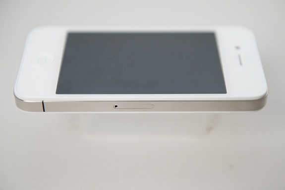 iphone-4-white-leak-004_medium.jpg