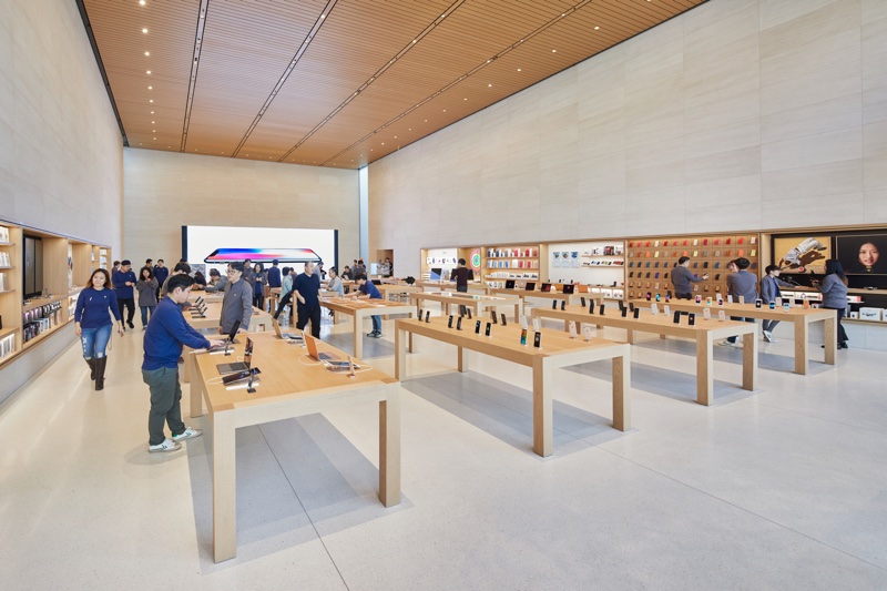 Seoul-Apple-Garosugil-store-2.jpg