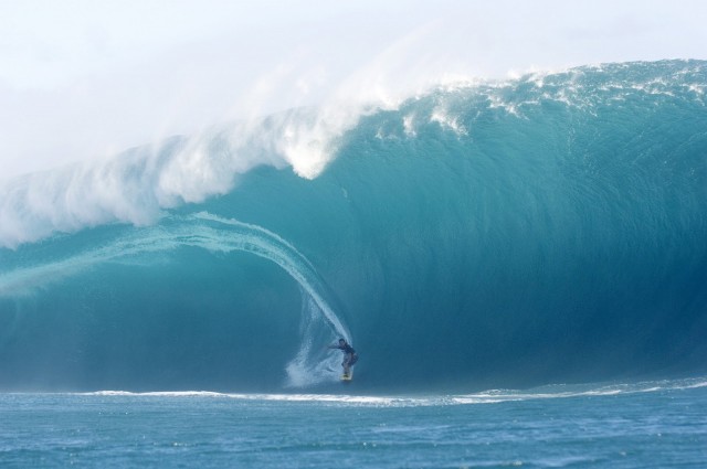 HUGE-WAVES-SURF-640x425.jpeg
