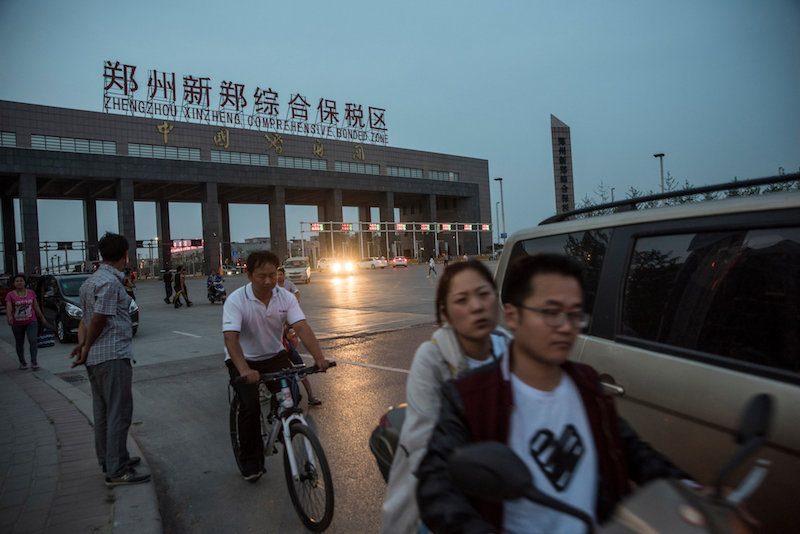 foxconn-workers-800x534.jpg