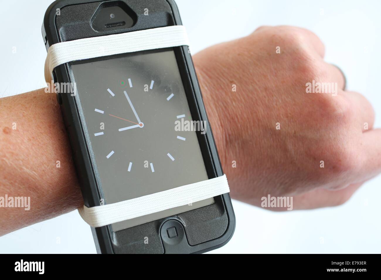 iwatch-spoof-apple-watch-E793ER.jpg