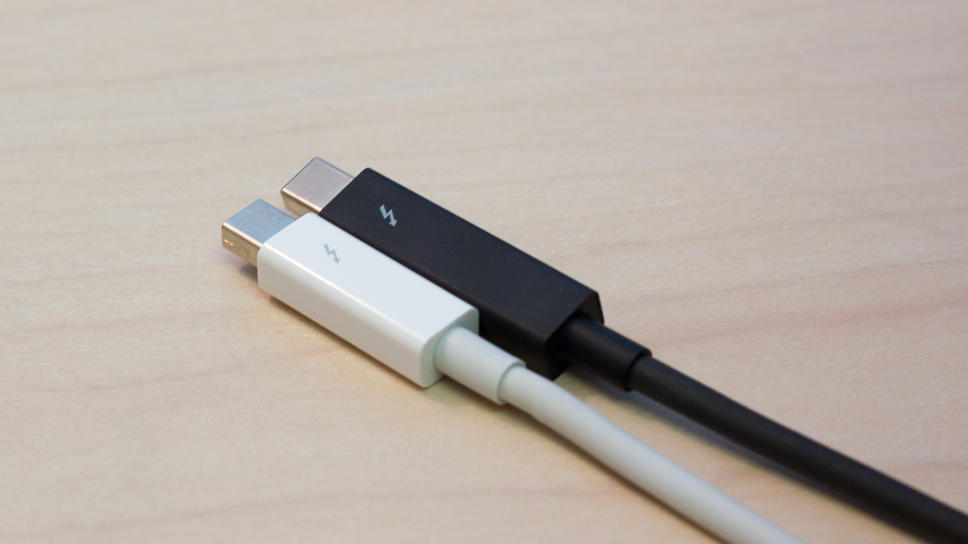 owc-optical-thunderbolt-cable-1.jpg