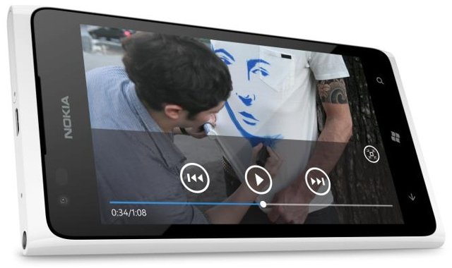 20-Lumia-900-white.jpg