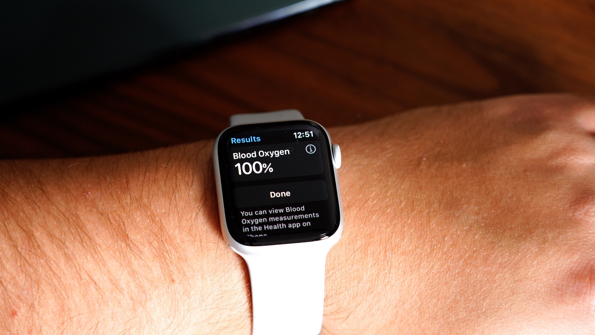 should i get an apple watch se or 6