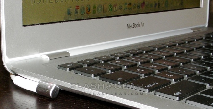 apple-24-inch-led-cinema-display-16-vn.jpg