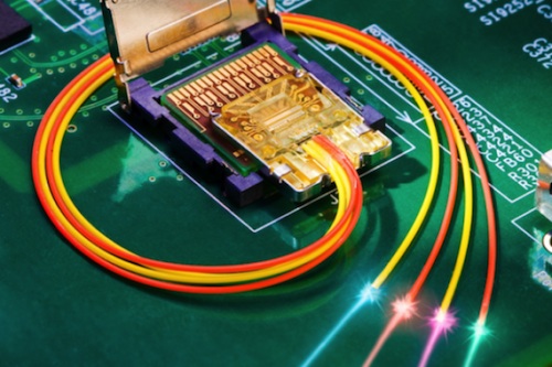 light_peak_thunderbolt_optical_neon.jpg
