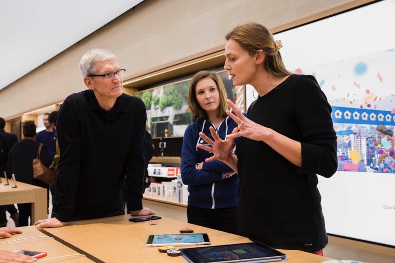 timcookapplestore-800x533.jpg
