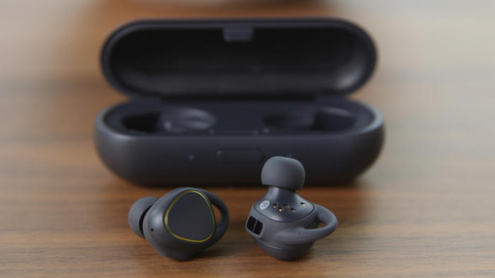gear_iconx_with_case-100689509-large.jpg