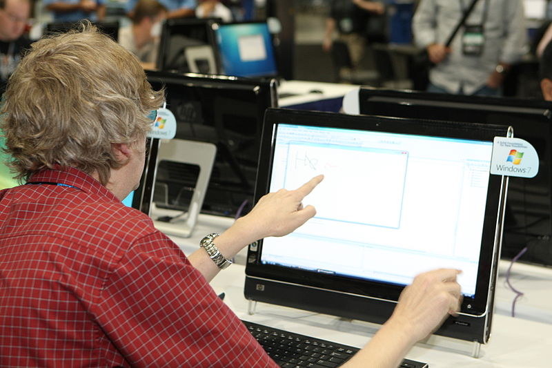 800px-Touchsmart_pc.jpg