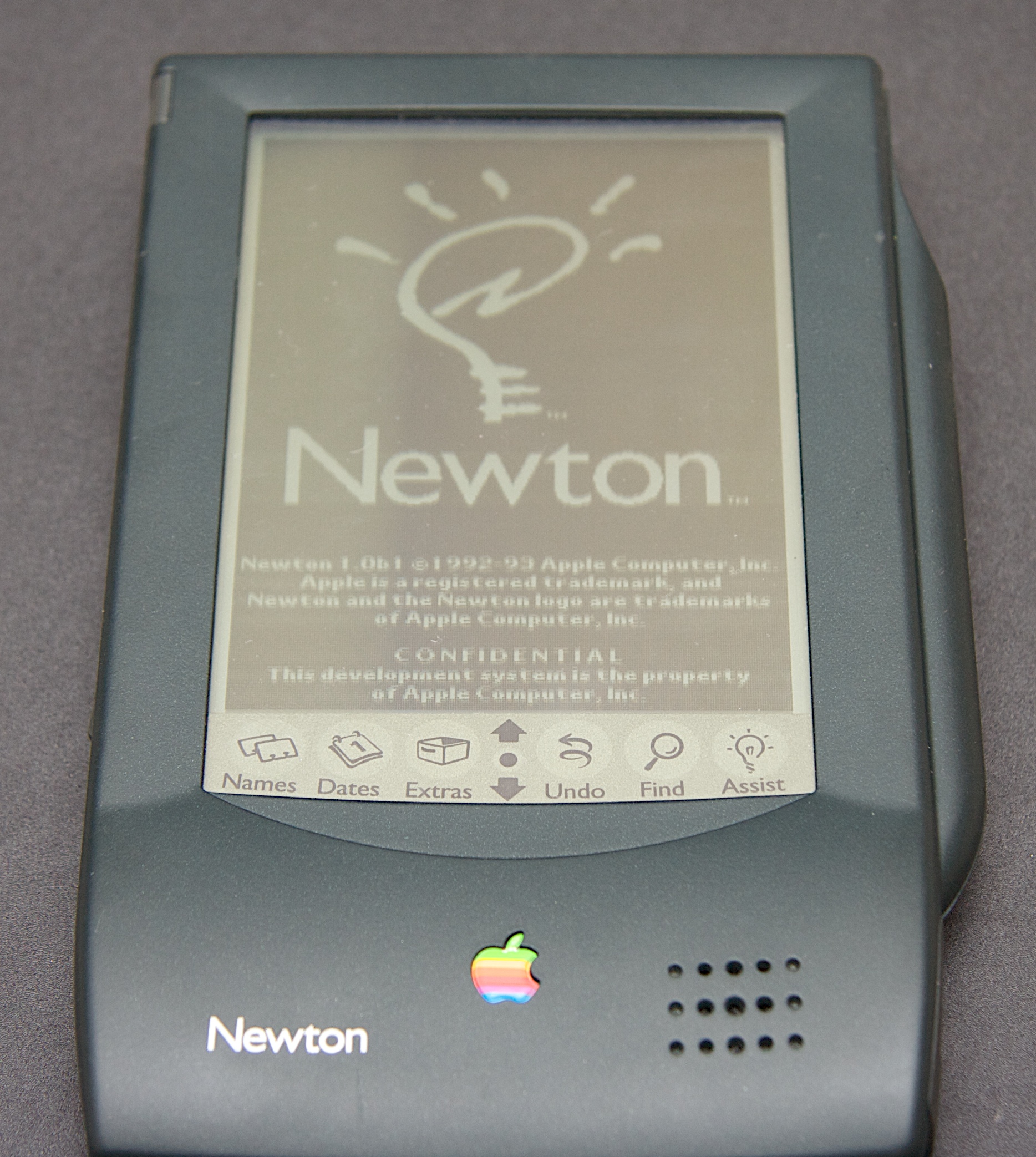 apple-newton-power-on.jpg