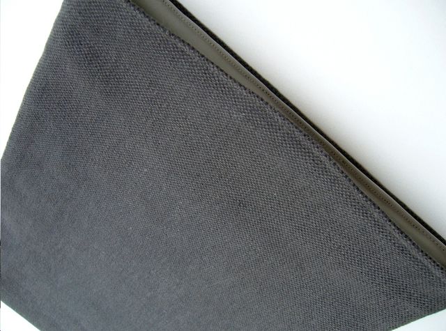macbooksilverlinensleeve.jpg