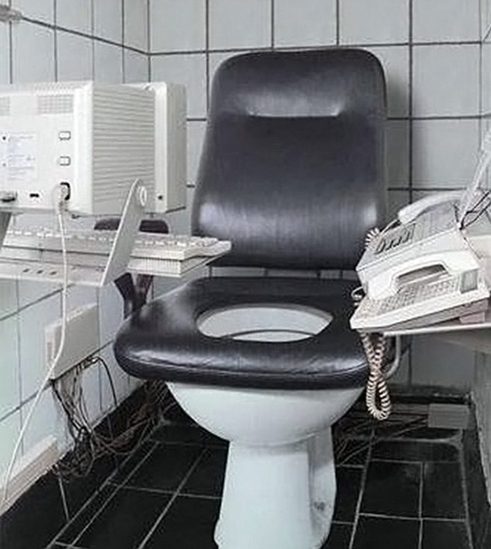 The-toilet-office.jpg