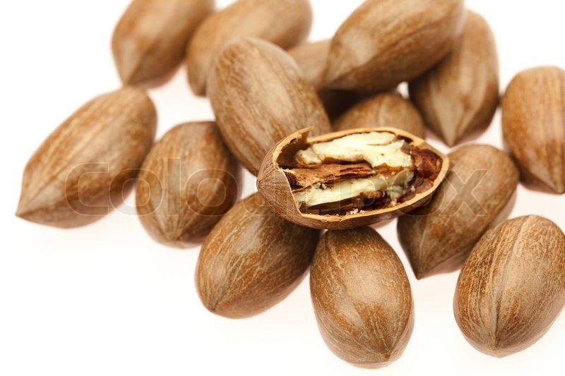 1643797-119109-pecan-isolated-on-white.jpg