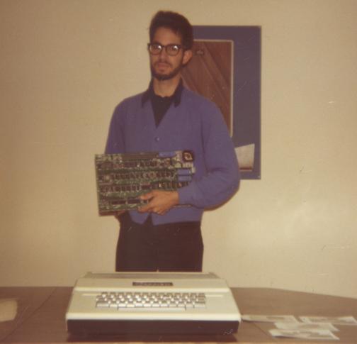fernandez-with-apple-i.jpg