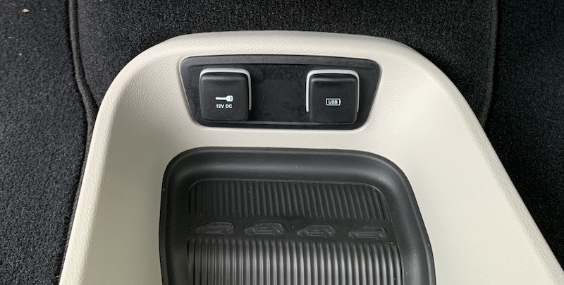 pacifica_floor_usb_port.jpg