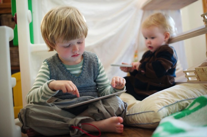 children_ipad_iphone.jpg