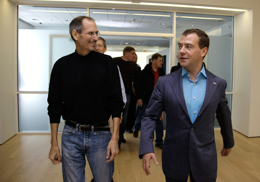 steve-jobs-dmitry-medvedev.jpg