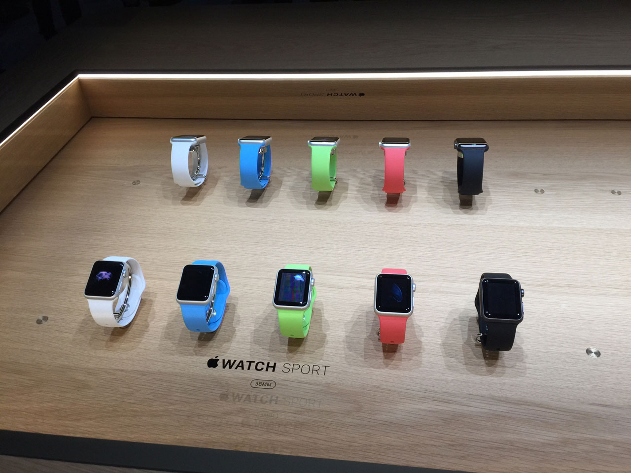 applewatchtable.jpg