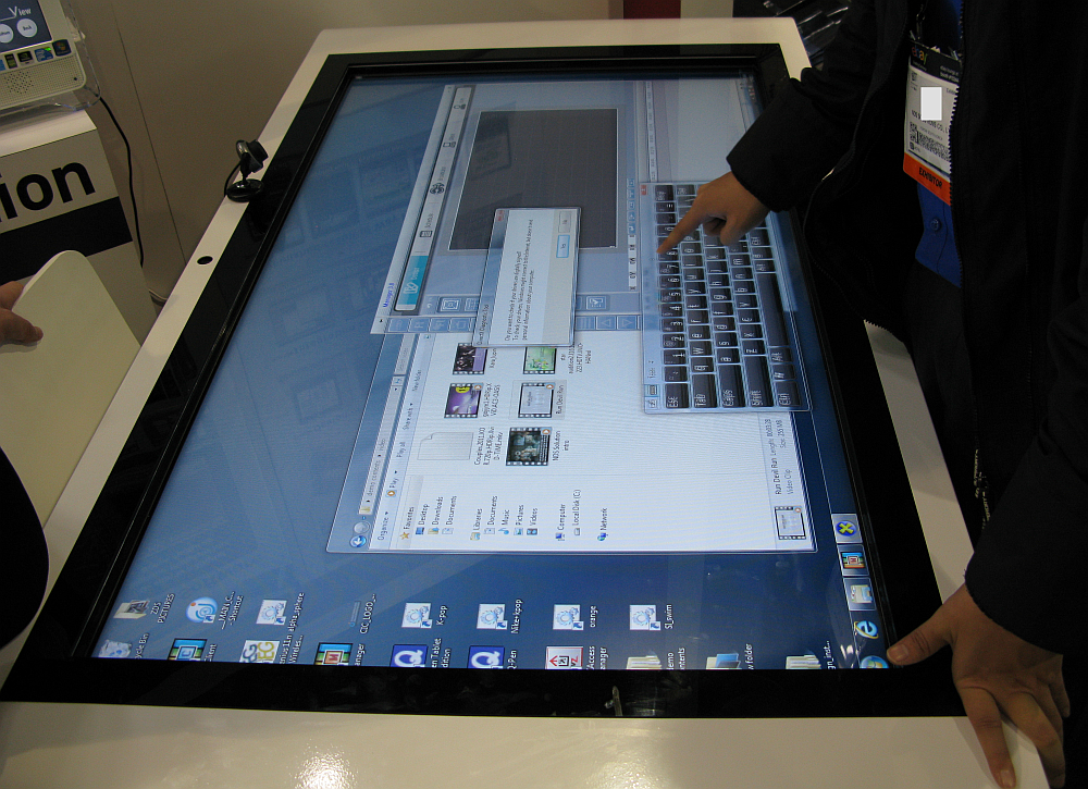 Zoom-Digital-Signage-Digital-Touch-Table.png