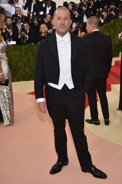 jonyivemetgala-1.jpg