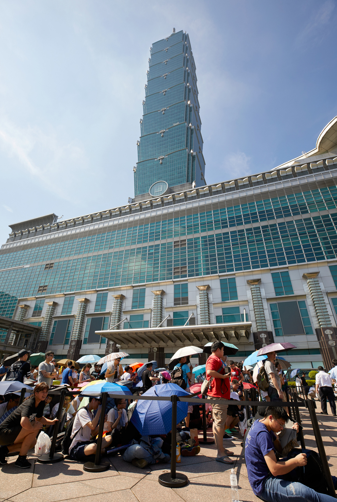 nso-taipei-opening-outside-line.jpg