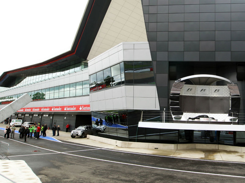 Silverstone-podium_2790045.jpg