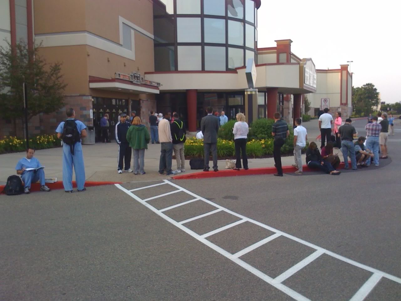 iPhone-4-launch-Southdale1.jpg