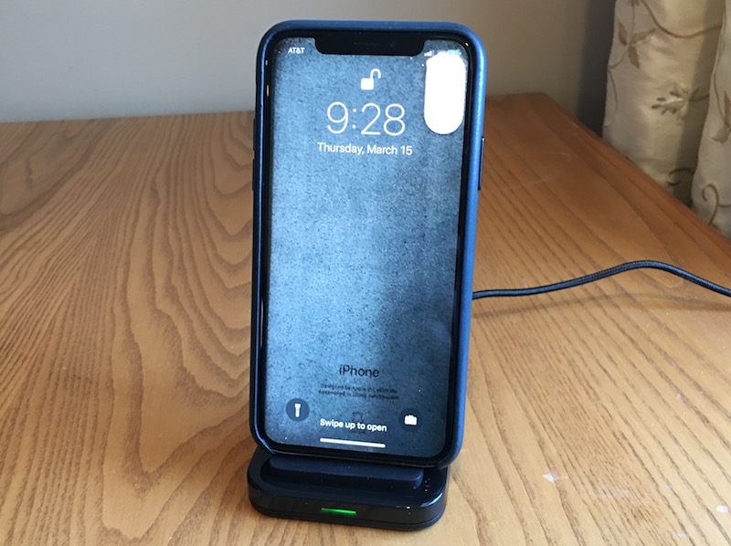 ravpower_hyperair_stand_phone.jpg